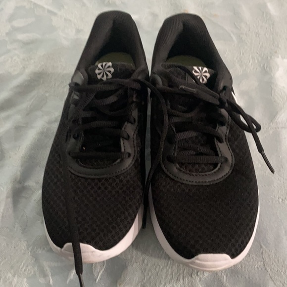 Nike size 8 - Picture 2 of 3